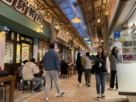 대학생 상생 서포터즈 '가게지기'가 소상공인 디지털 역량 강화를 위해 네이버 플레이스 등록 지원 활동 등을 펼친다. 트리즈컴퍼니 제공